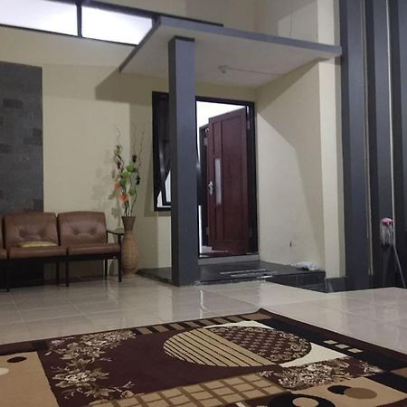 Green Homestay Malang Eksteriør bilde