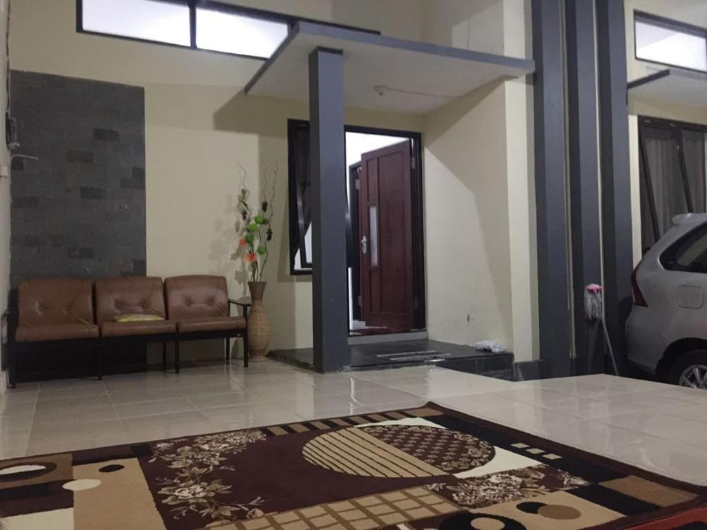 Green Homestay Malang Eksteriør bilde