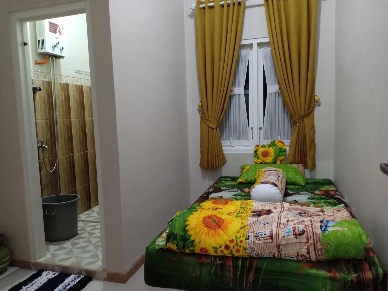 Green Homestay Malang Eksteriør bilde