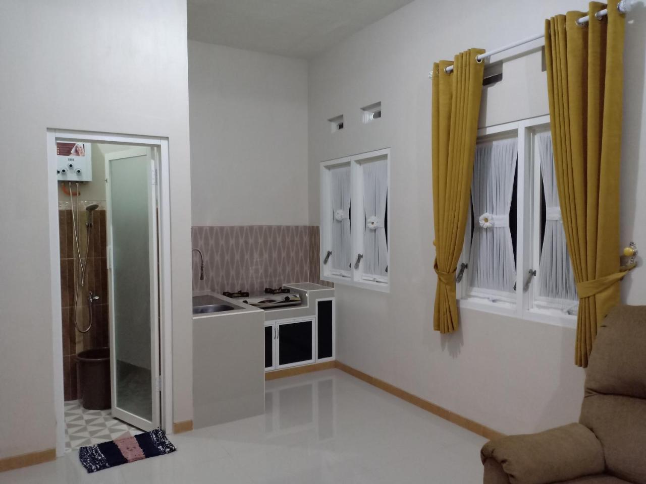Green Homestay Malang Eksteriør bilde