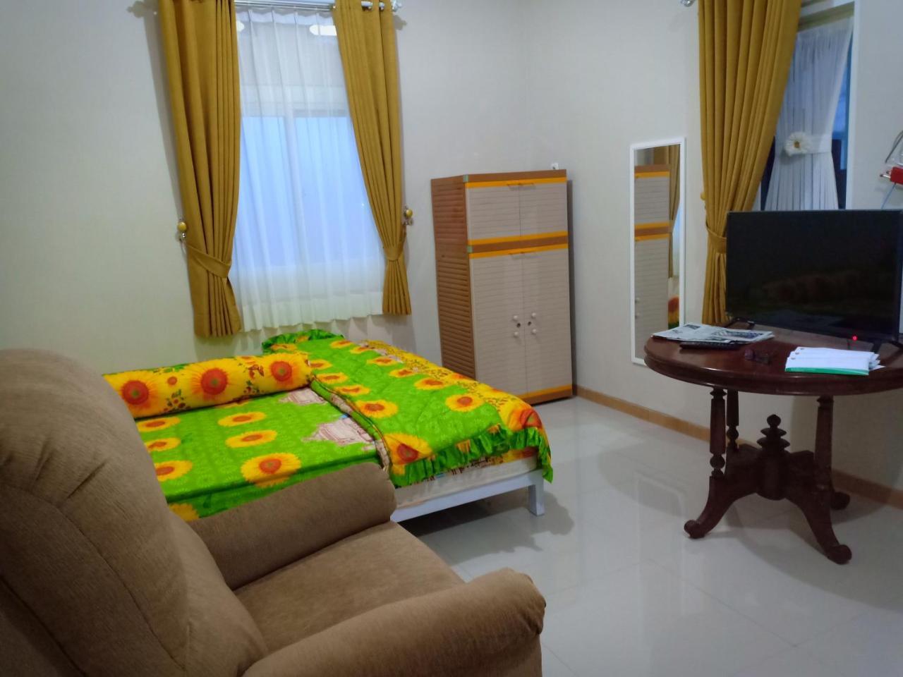 Green Homestay Malang Eksteriør bilde