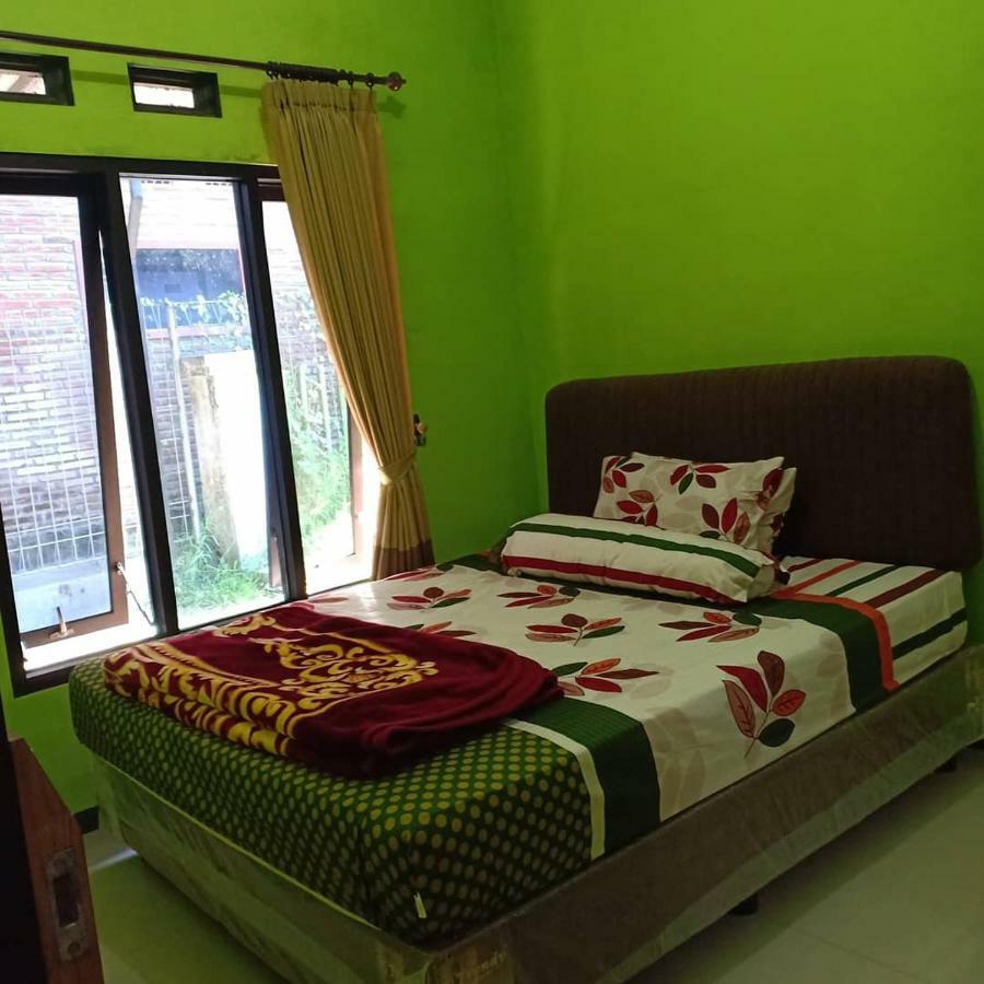 Green Homestay Malang Eksteriør bilde